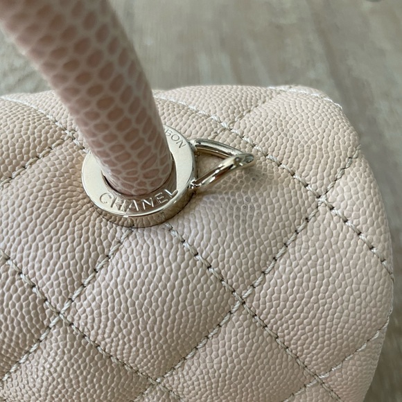 CHANEL Medium Coco Handle in Light Beige - Picture 4 of 14